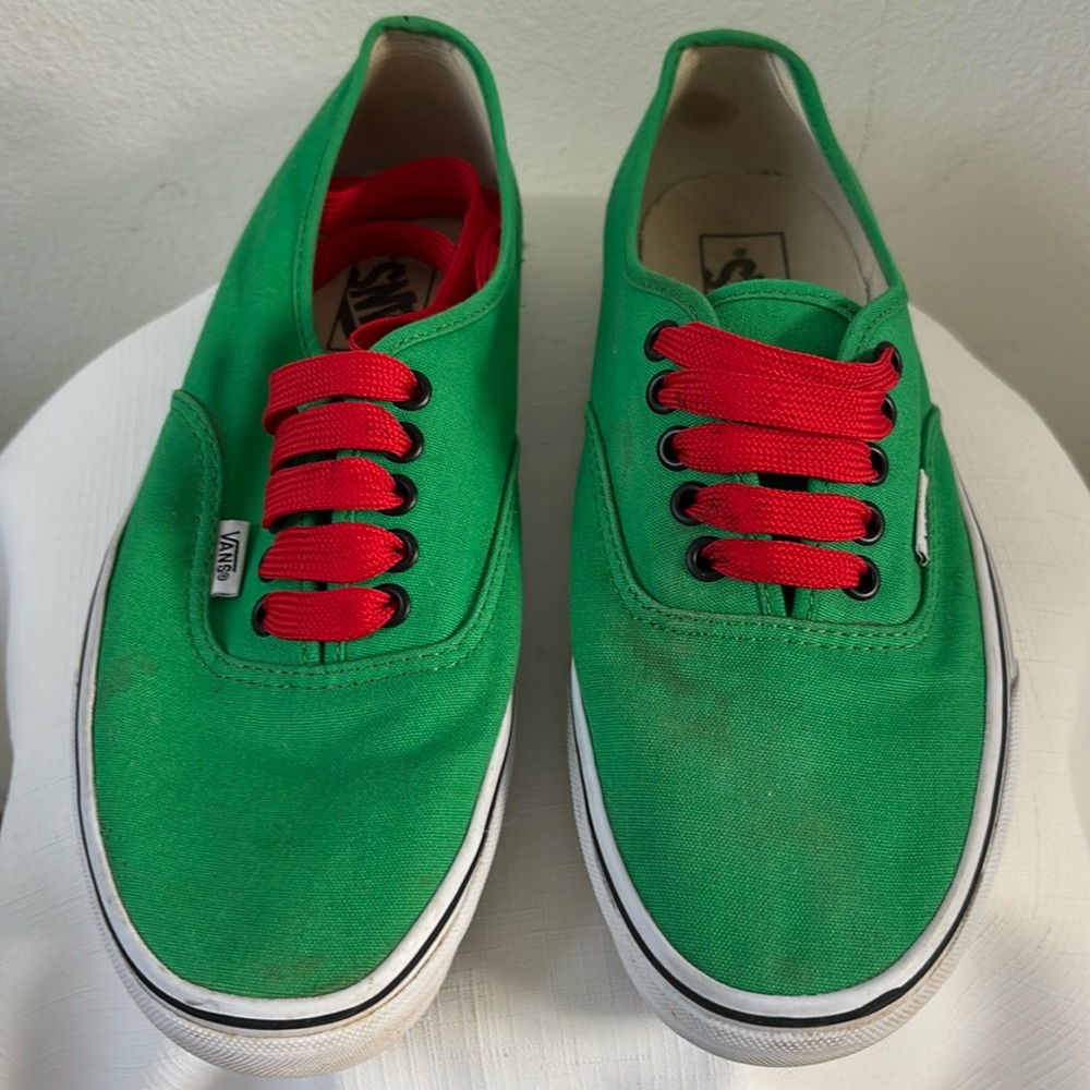 Vans Emerald Green Sneakers Men 8, Women’s 9.5
Pre Owned excellent condition
